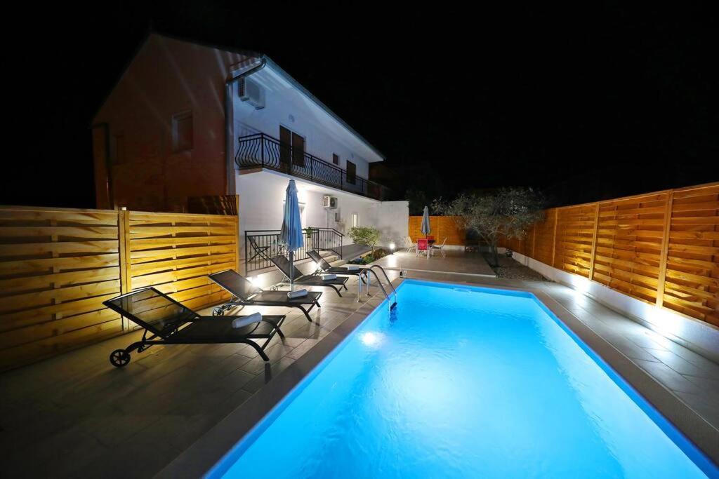 Luxury Apartment Petra With Private Pool Задар Экстерьер фото